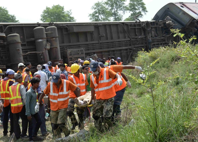 Cuatro muertos al descarrilar un tren en la India