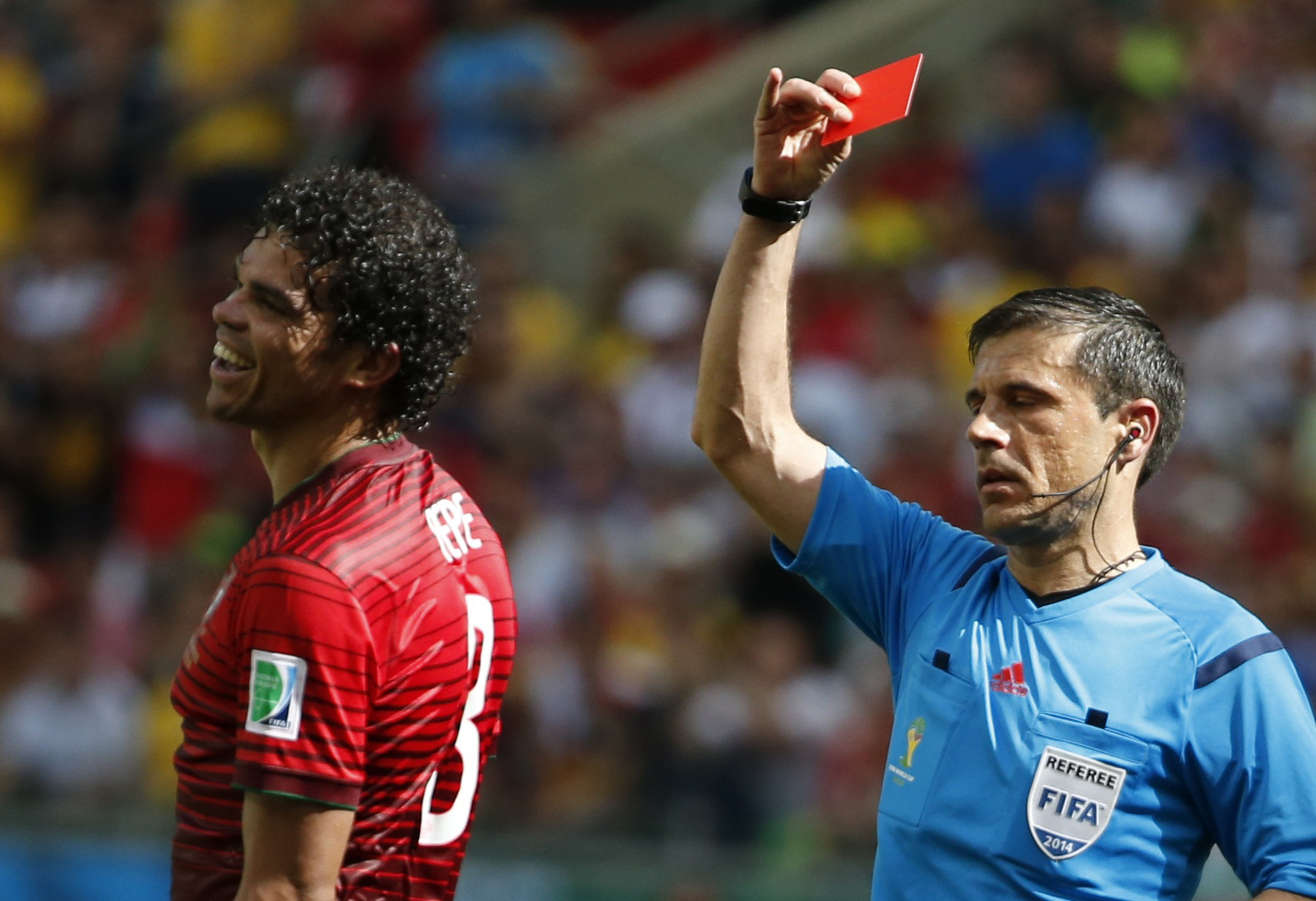 Pepe salió de la cancha con tarjeta roja (Fotos)