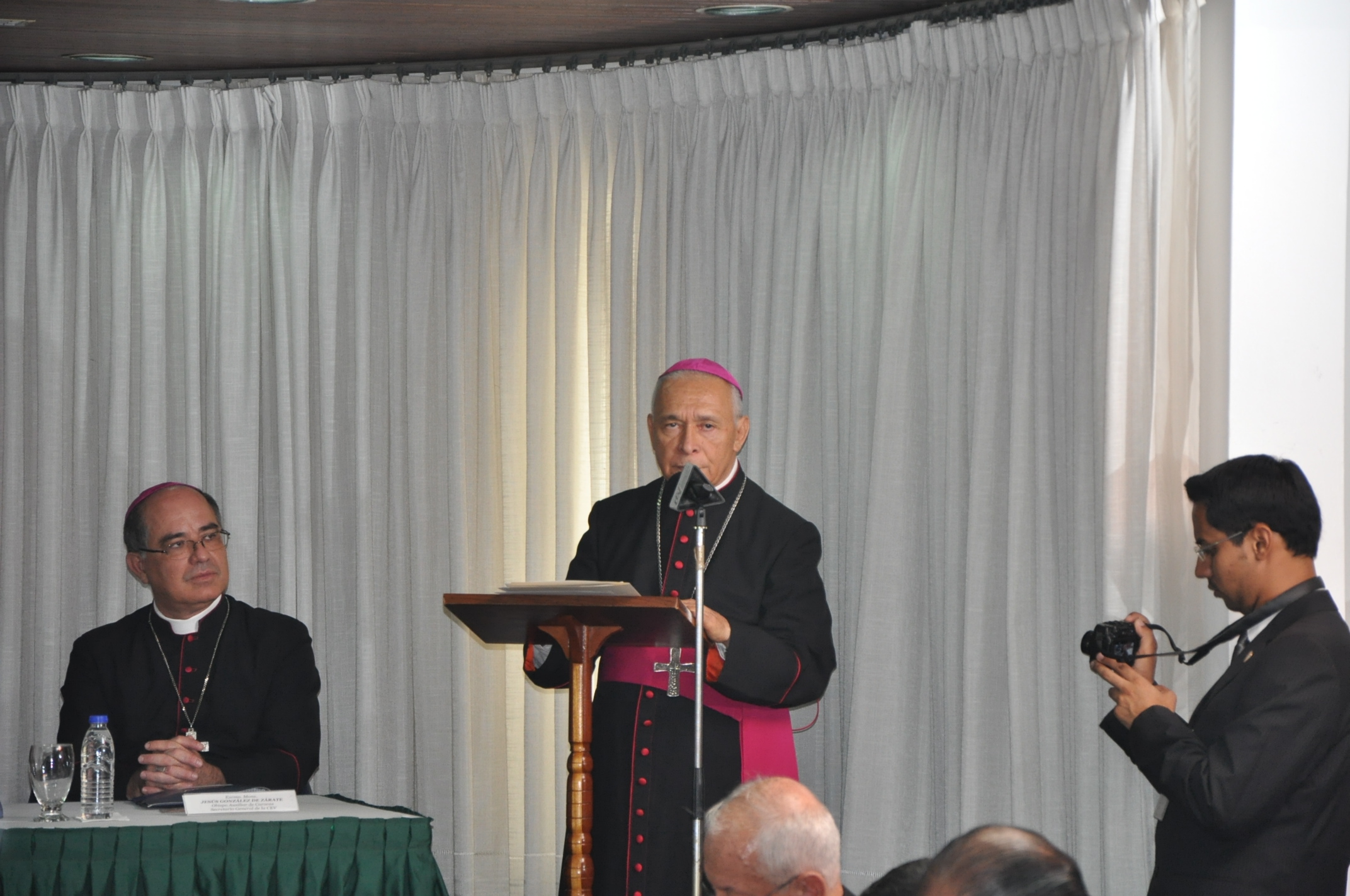 Conferencia Episcopal exige tomar medidas para un cambio urgente en todos los sentidos