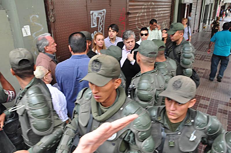 Excesivo despliegue militar en los alrededores del Palacio de Justicia