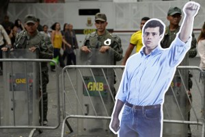 ¿Por qué retrasan el juicio a Leopoldo López?