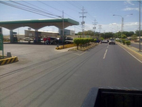 Largas colas para echar gasolina en Carora #1Jul (Foto)