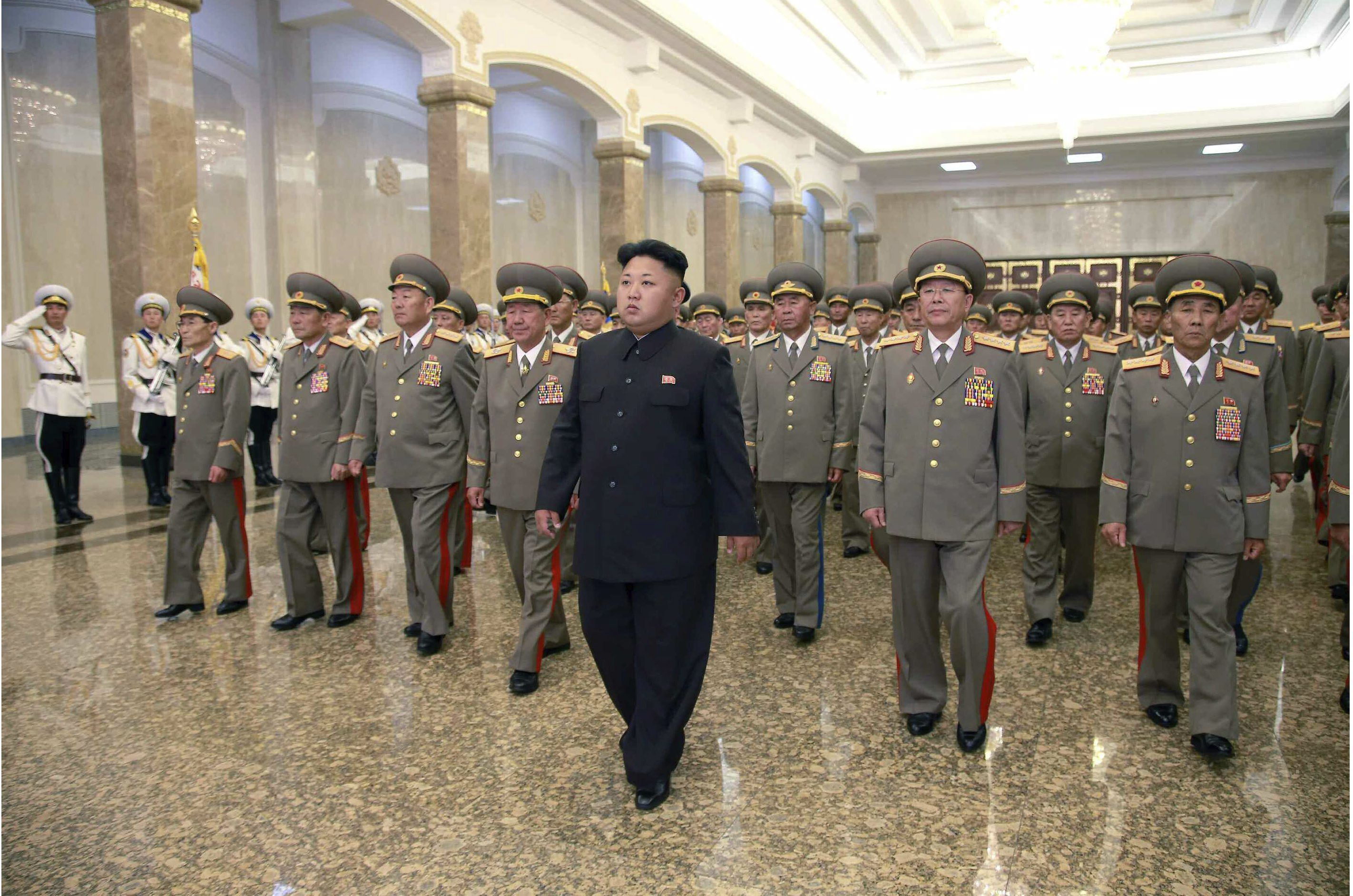 El dictador Kim Jong-un está cojo (Video)