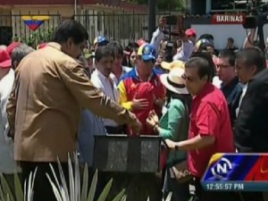 Maduro inauguró la plaza Hugo Chávez en Barinas (Fotos)