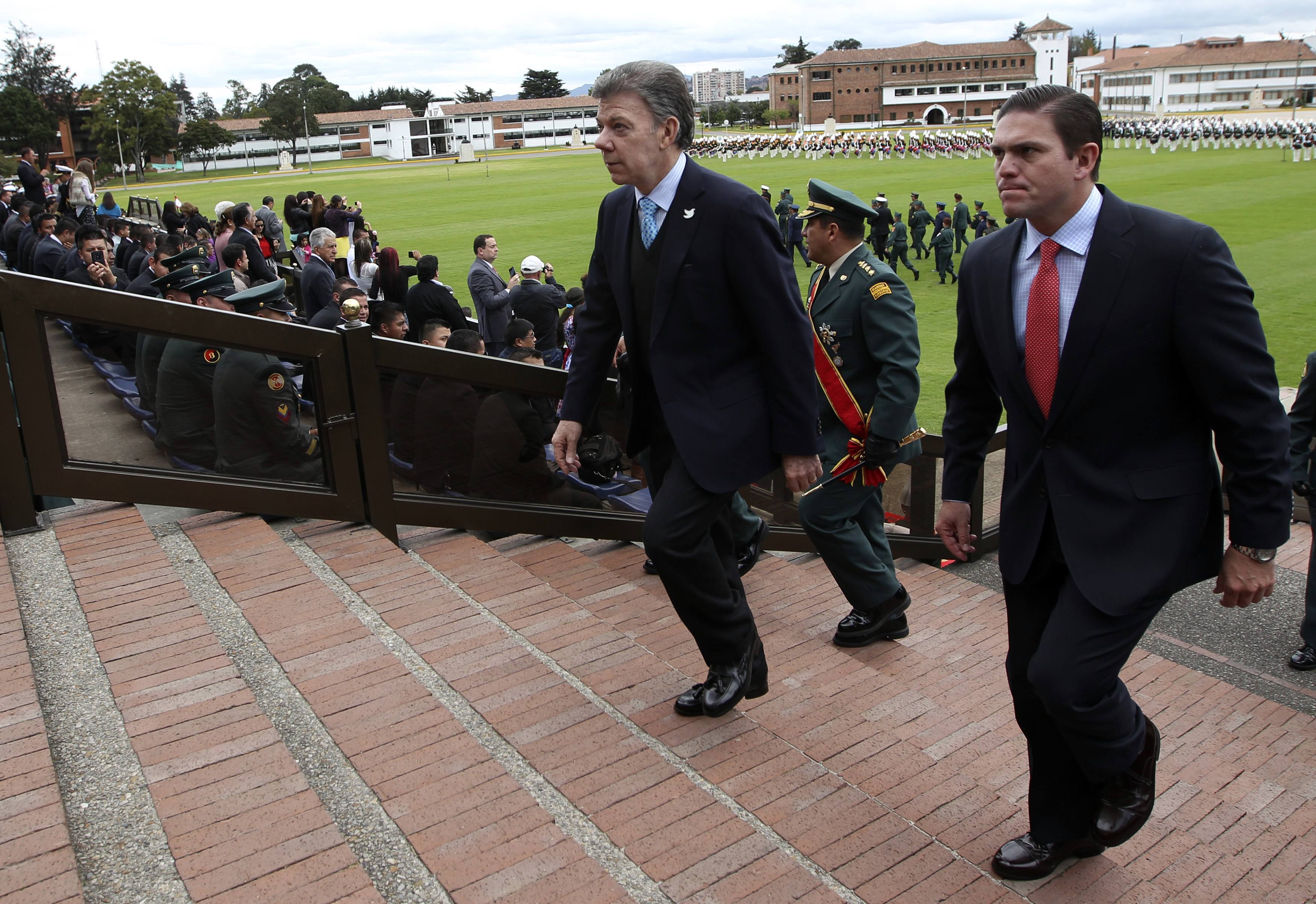 Santos asume su segundo mandato con la promesa de alcanzar la paz