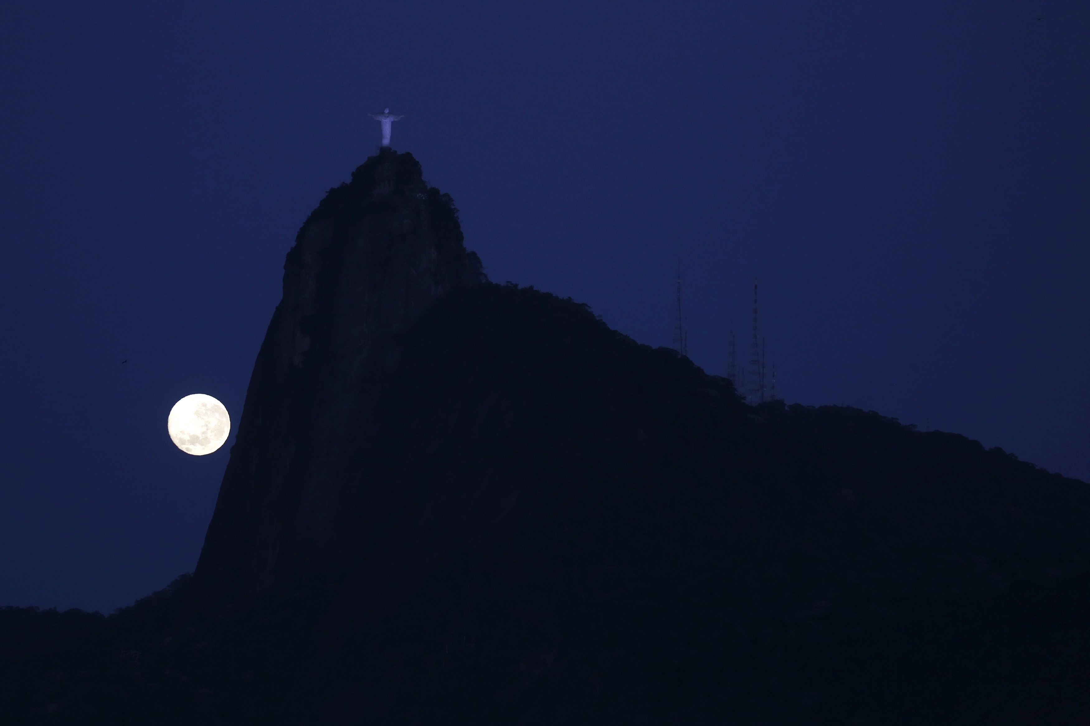 La superluna deslumbró al mundo entero (Fotos)