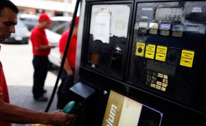 Más de cien bolívares costará llenar el tanque de gasolina