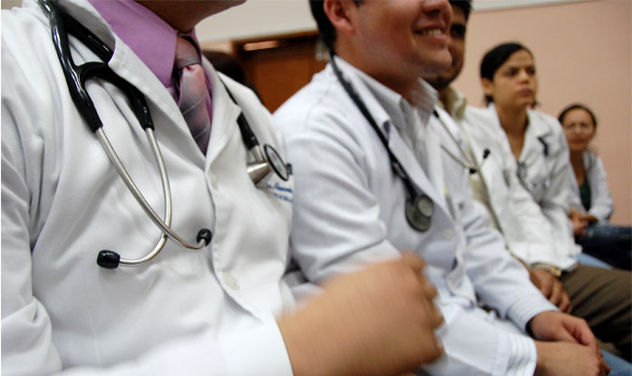 Tierra del Fuego en Argentina evalúa contratar médicos venezolanos para cubrir el déficit de especialistas