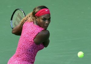 Serena Williams se retira de Copa Hopman por lesión de rodilla