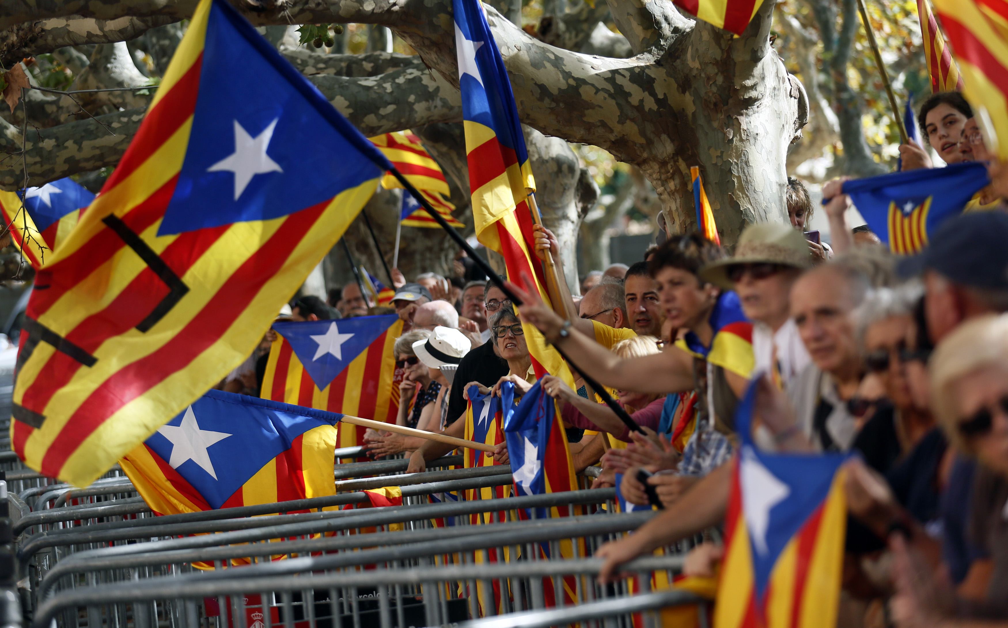 Presidente catalán convocará consulta sobre independencia de España el 9 de noviembre