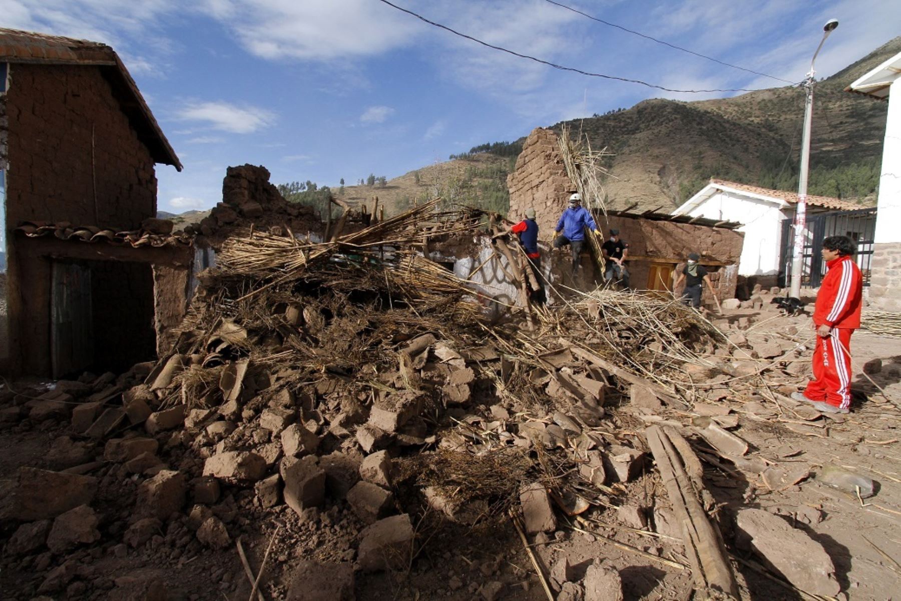 Al menos ocho muertos deja sismo en Perú (Fotos)