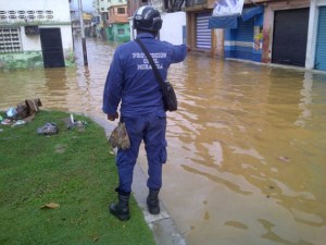 Anegadas 75 viviendas en Higuerote tras fuertes precipitaciones