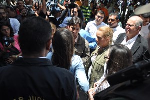 Impiden acceso de Lilian Tintori y tres periodistas a juicio de Ceballos