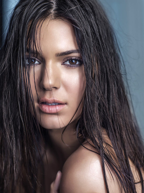 ¡Hola pezones!… hay más fotos del desnudo de Kendall Jenner