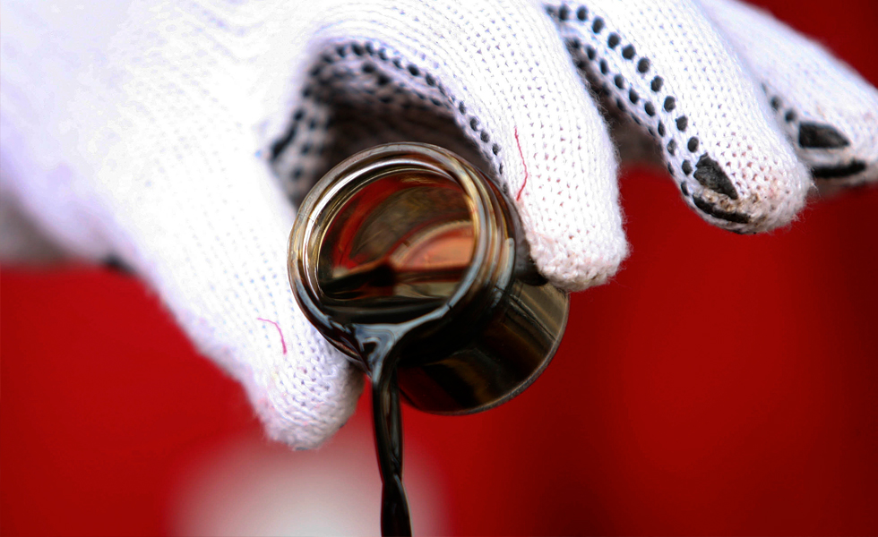 La caída de los precios del petróleo agravará tensiones en 2015