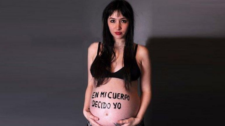 Actriz embarazada de siete meses hace campaña a favor del aborto