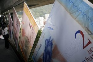 Venezuela, el país donde la tinta y el papel valen más que un billete