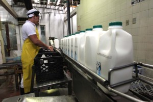 Aprueban aumento de precio de leche pasteurizada y leche cruda (providencias)