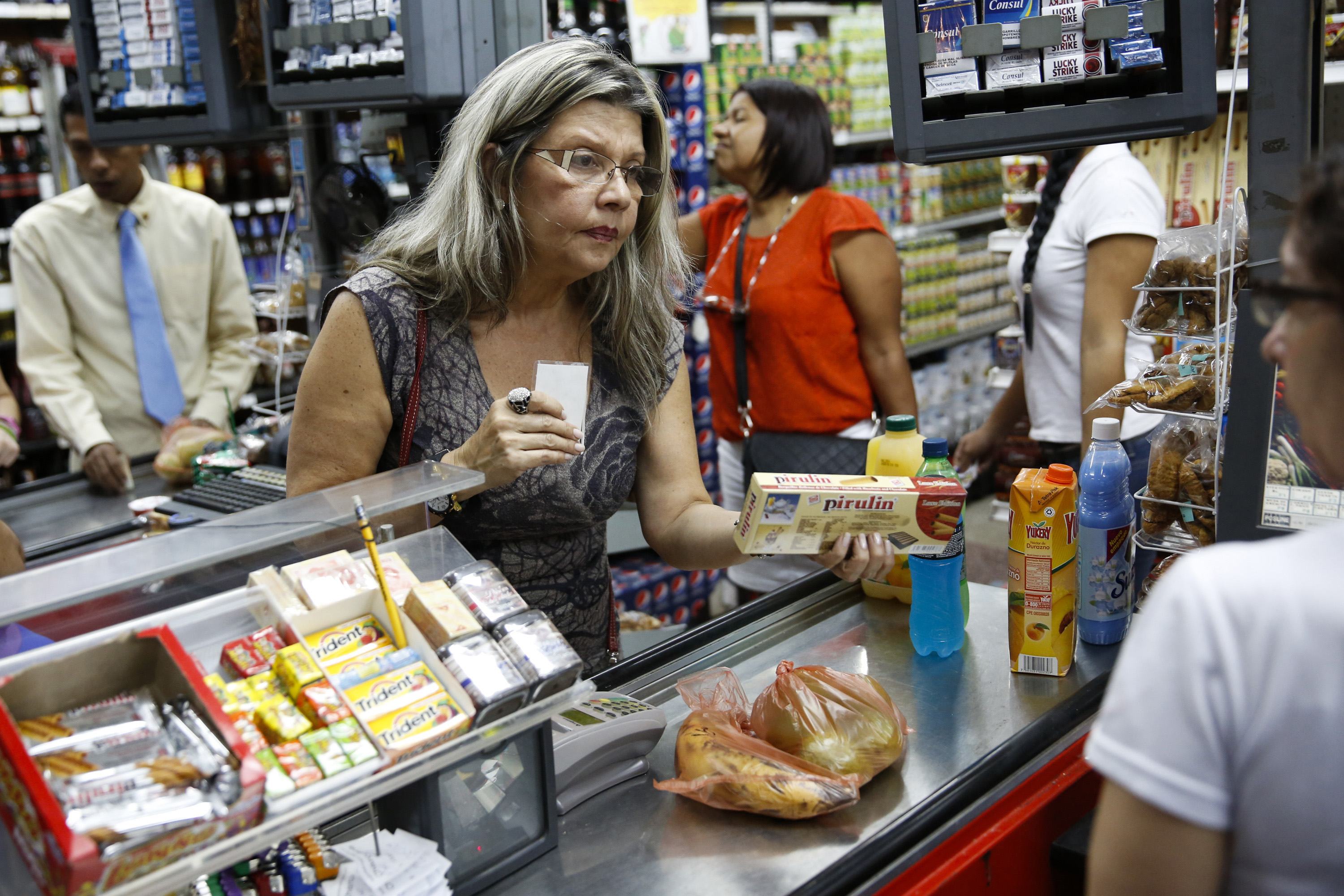Analistas calculan que la inflación en Venezuela ya alcanzó los tres dígitos