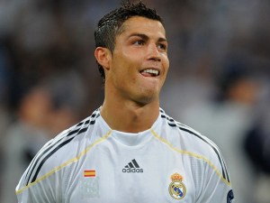 En el FIFA 15 Hart “le hace cositas” a Cristiano Ronaldo (Video)