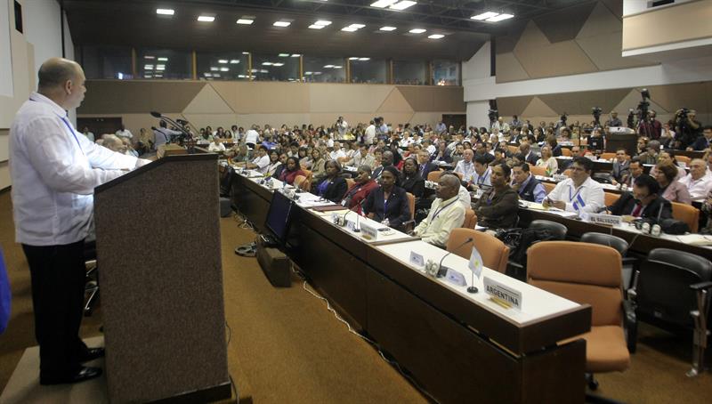 EEUU participa en Cuba en foro técnico regional sobre lucha contra el ébola