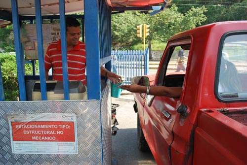 Estacionamientos analizan reducir los horarios para bajar sus costos