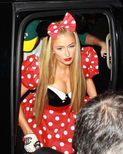 Paris Hilton es una “ratica” sexy… se disfrazó de Minnie (FOTOS)