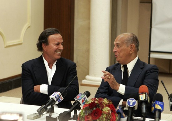 Julio Iglesias se despide de su amigo del alma, Oscar de la Renta