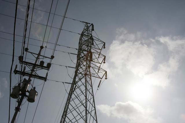 Gobierno reduce el presupuesto del Ministerio para la Energía Eléctrica para el año 2015