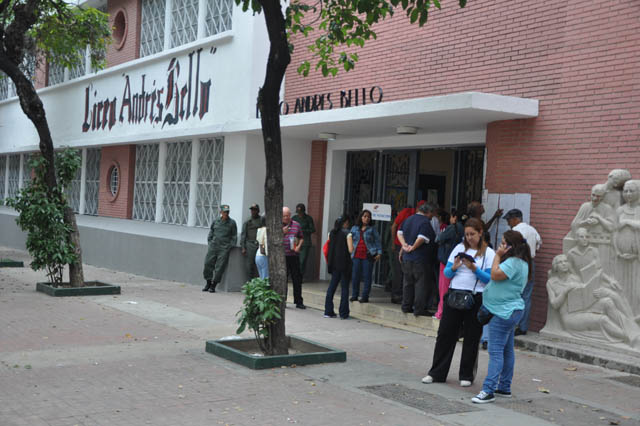 Un gentío participó en las elecciones del Psuv… no, mentira (FOTOS)