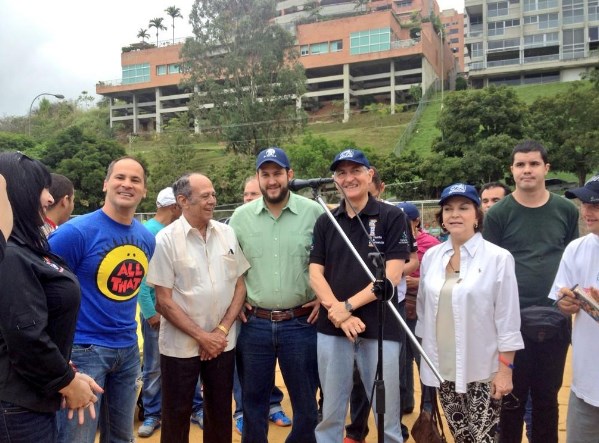 Omar Vizquel condecorado por la alcaldía metropolitana de Caracas