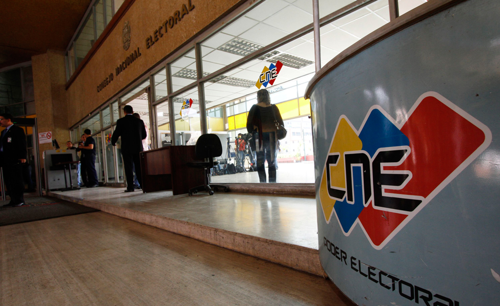Súmate solicitó al CNE anunciar el Calendario Electoral para Parlamentarias 2015