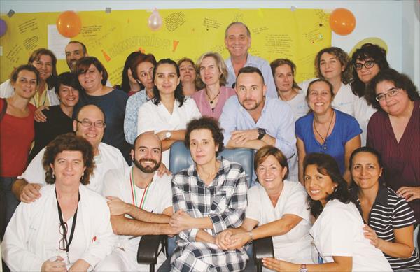 Enfermera española se salva del ébola y se reúne con sus familiares