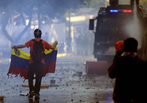 Persiste la tensión al cumplirse un año de las protestas en Venezuela