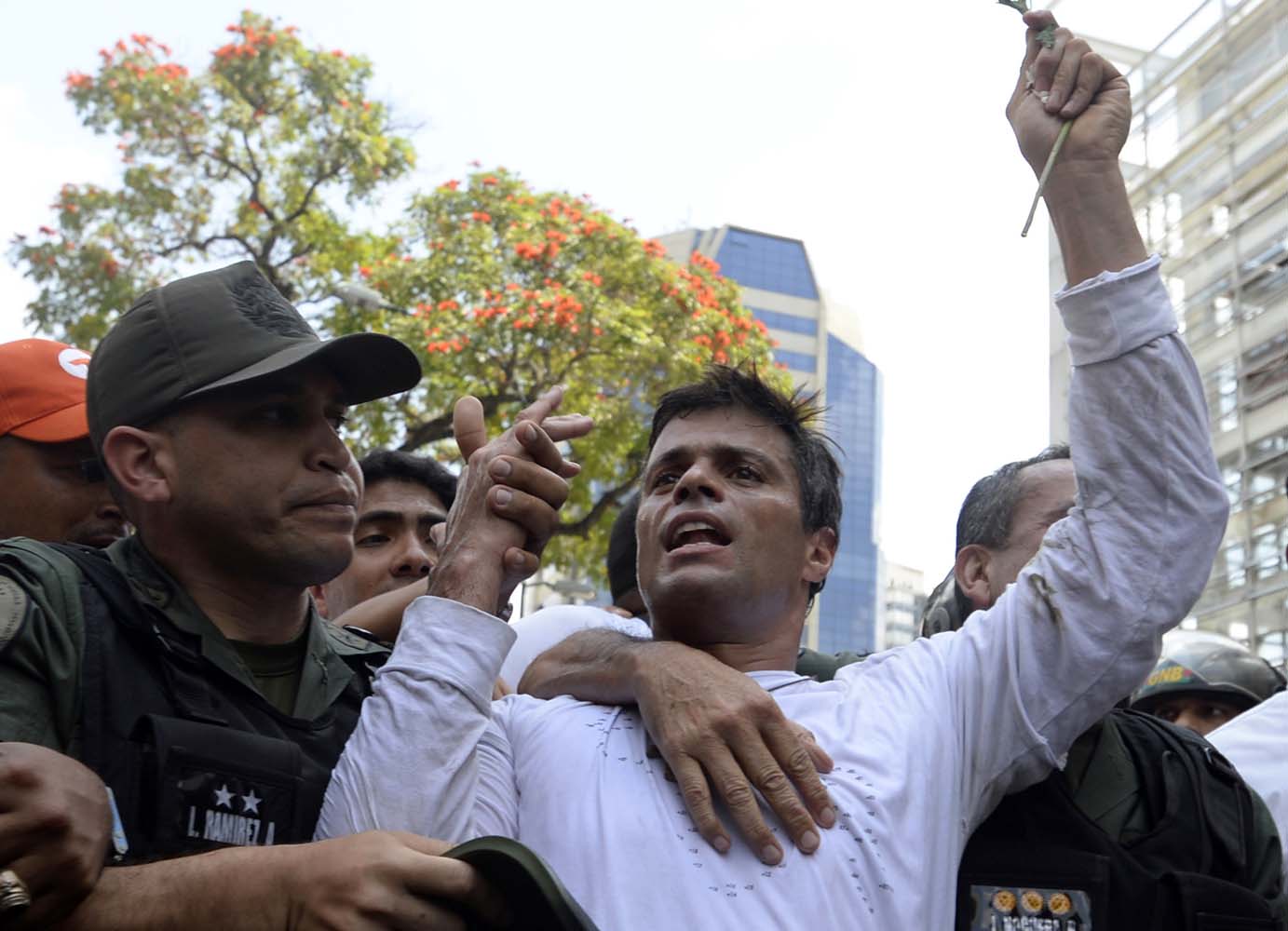 Leopoldo López: Es un honor que un sistema de justicia represor me declare en rebeldía