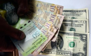 El Bolívar continúa depreciándose ante el dólar: Así cerró el Simadi este lunes