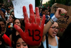 Familiares de 43 estudiantes desaparecidos en México pedirán justicia en Buenos Aires