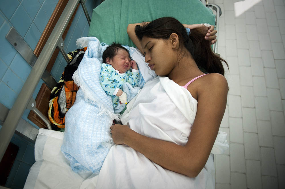 El nido de desamor de las madres adolescentes venezolanas