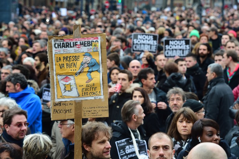 Hollande apoya la libertad de expresión tras protestas contra “Charlie Hebdo”