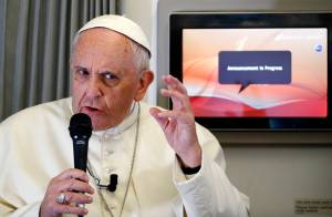 El Vaticano dice que el Papa no justificó la violencia en sus declaraciones