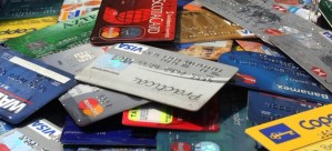 Pagos con tarjetas internacionales es movido por Dicom, aseguran economistas