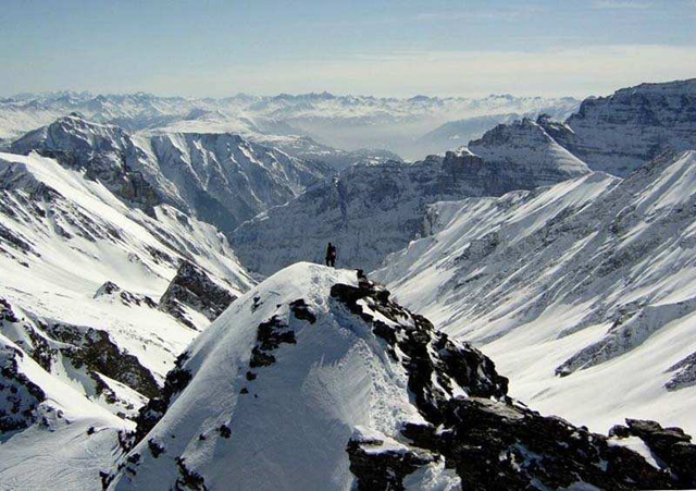 Avalancha en los Alpes suizo causa cuatro muertos y tres heridos graves