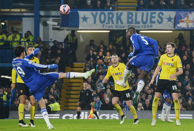 El Chelsea aprovecha el tropiezo del City y el Liverpool vuelve a ganar 2-1