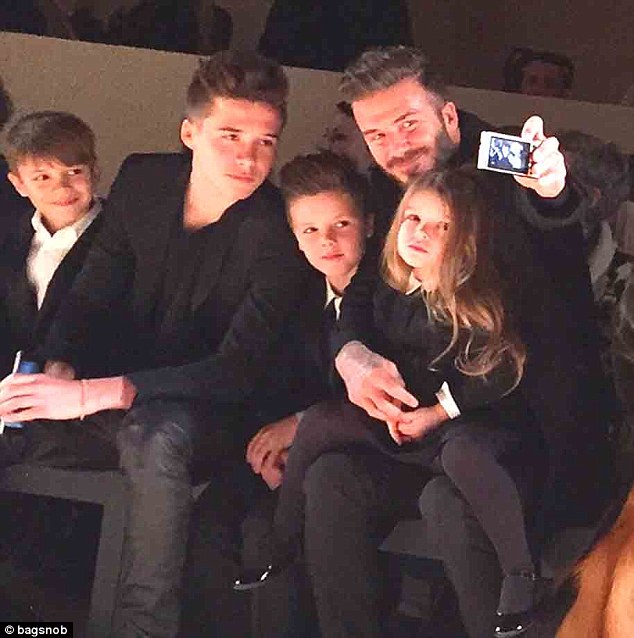 La familia Beckham en pleno, el mejor apoyo de Victoria en su desfile (Fotos)