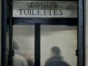 Habilitan baños y peluquería para indigentes en el Vaticano
