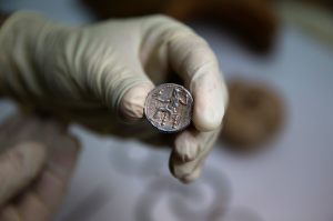 Exploradores hallan en Israel tesoro de la época de Alejandro Magno (Fotos)