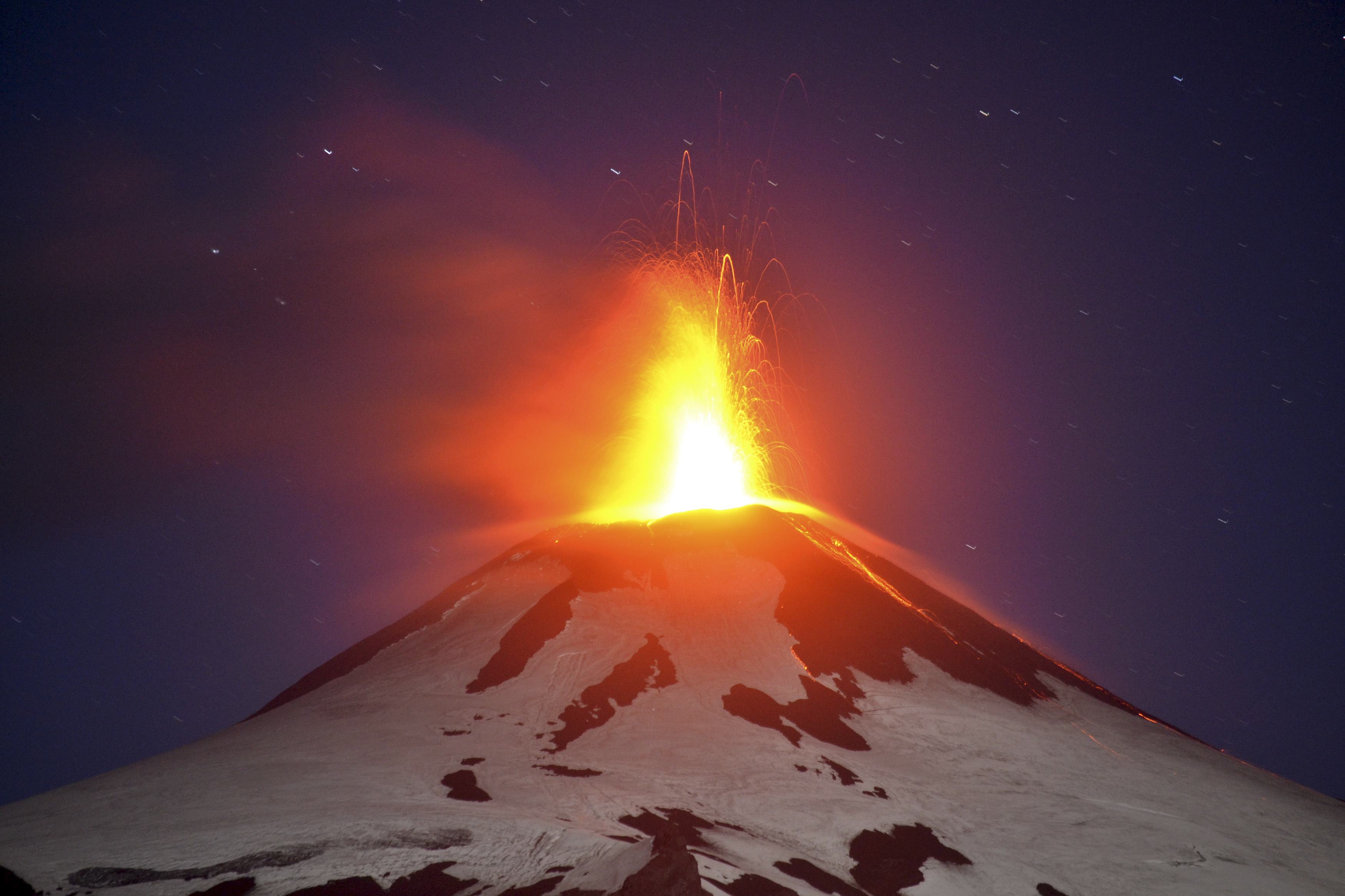 Volcán chileno Villarrica lanza fumarola (Foto)