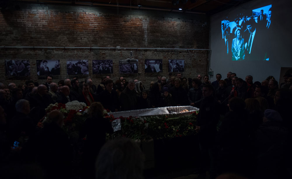 Miles de personas dan su último adiós al opositor Nemtsov en Moscú (Fotos)