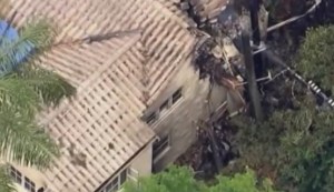 Tres muertos al estrellarse helicóptero contra una casa en Orlando (Fotos y Video)