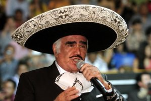 Cantante mexicano Vicente Fernández da su apoyo a Clinton con un corrido